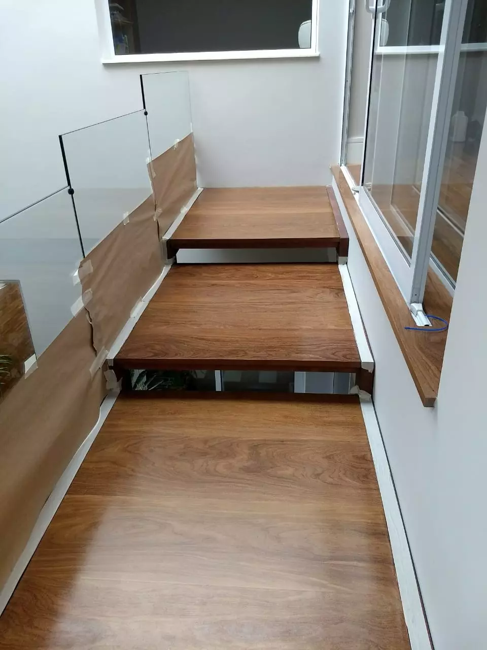 Aplicação de Bona em Escada de Madeira