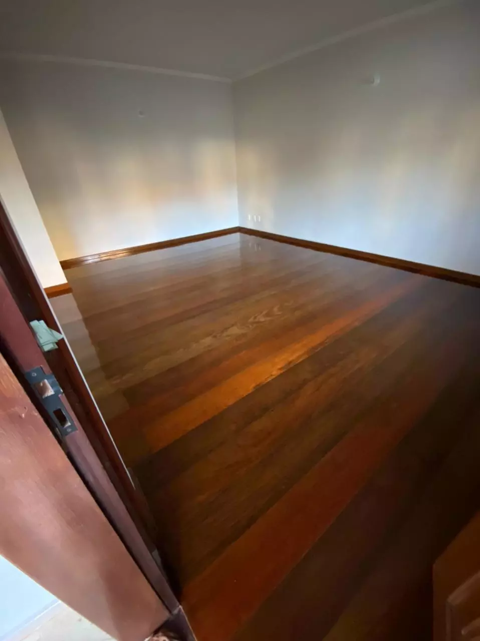 Aplicação de Sinteco em Assoalho Ipê